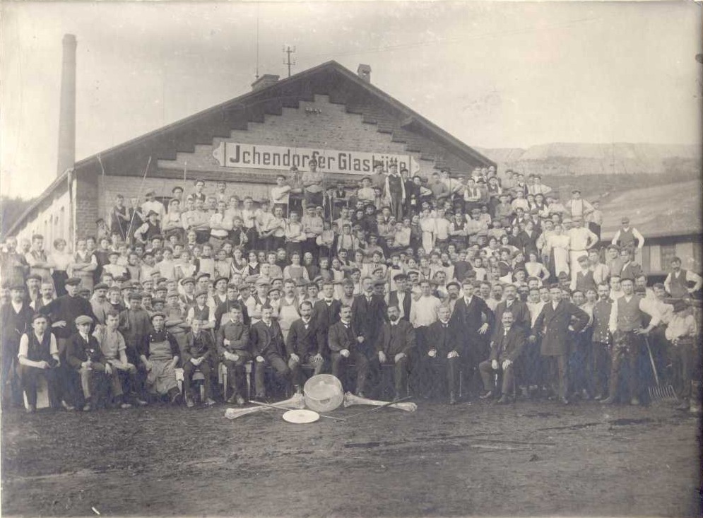 Mitarbeiter der Glashütte, um 1920